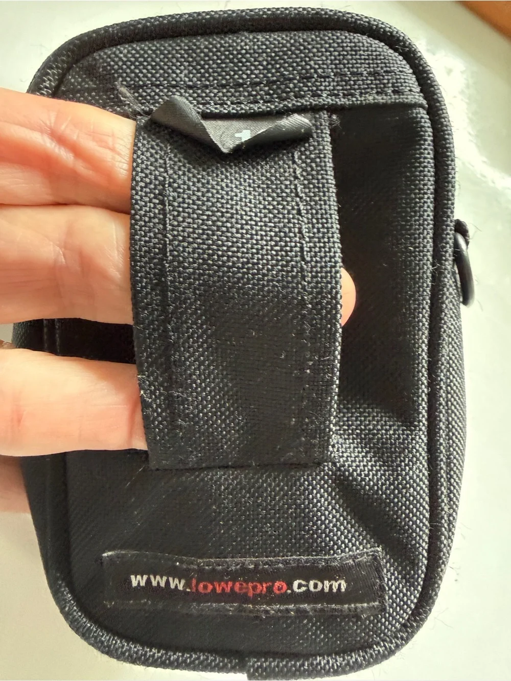 LOWEPRO Z10 Compact Camera Pouch Black and Deep Green